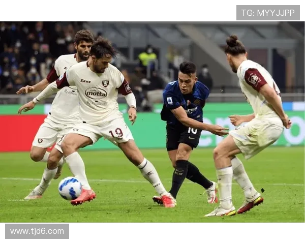 萨勒尼塔纳足球俱乐部新赛季备战全面启动 全队加强训练目标冲击意甲中游位置