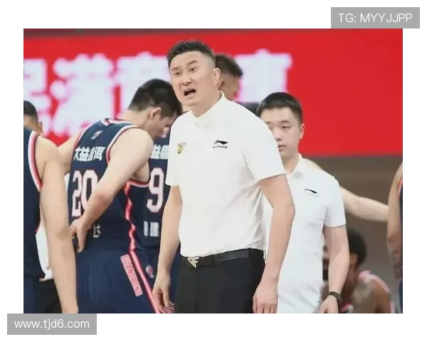 中国男篮备战世界杯新阵容公布，主教练杜锋强调强化防守与团队协作