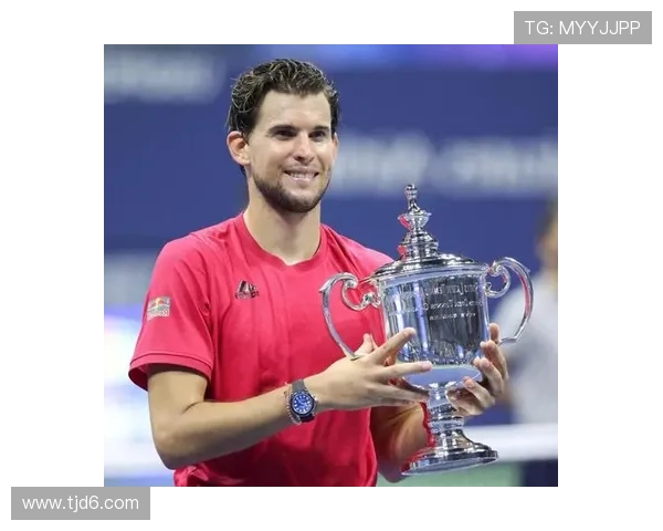 网球大满贯赛事激战正酣 纳达尔、费德勒和德约科维奇争夺年度冠军